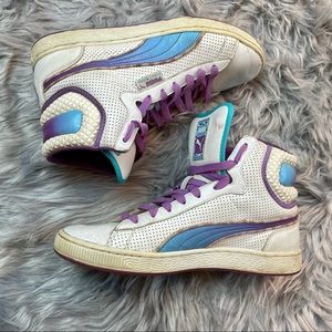 Women’s size 9 pumas sneakers